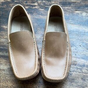 Tan leather Loafers so comfortable women’s size 9.5
